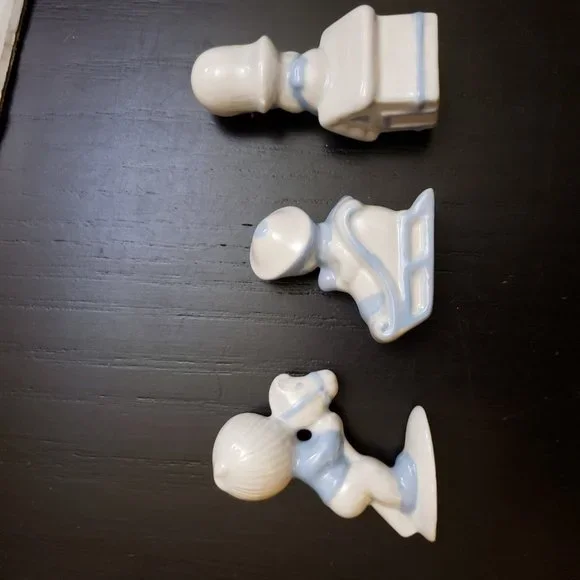 Porcelain child figures winter themed - Picture 8 of 12